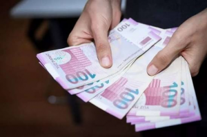 Bu müəllimlər 2000 manatdan çox maaş alır