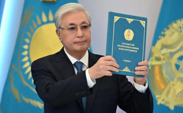Yeni Konstitusiya qüvvəyə mindi - Parlament buraxıldı