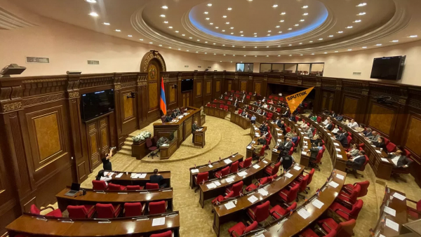 Ermənistanın yeni parlamentində diqqət çəkən qərar və "arzuolunmaz" qonaq