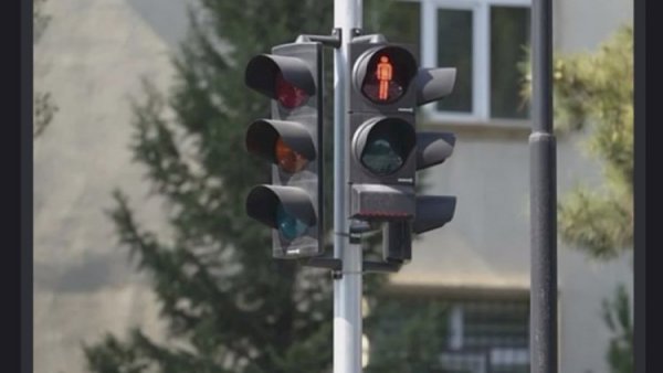 Sürücülər üçün vacib dəyişiklik – İşıqforlara yeni işarə əlavə edildi