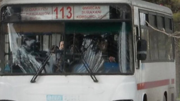 Bakıda avtobus evə çırpıldı - 5 sərnişin xəsarət aldı