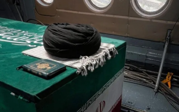 Xameneinin cənazəsi İraqa gətirildi
