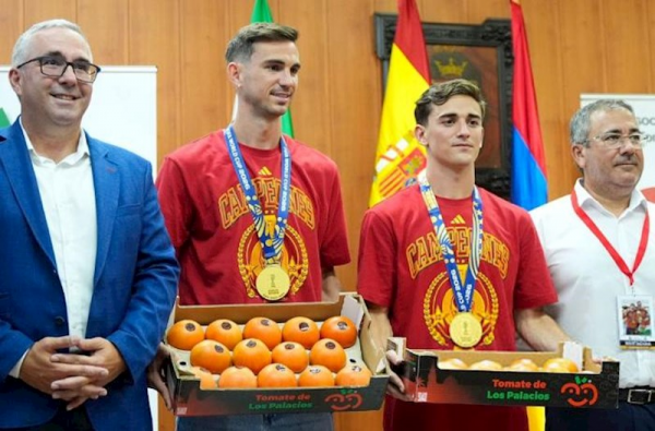 Dünya Kubokunun qaliblərinə pomidor verdilər