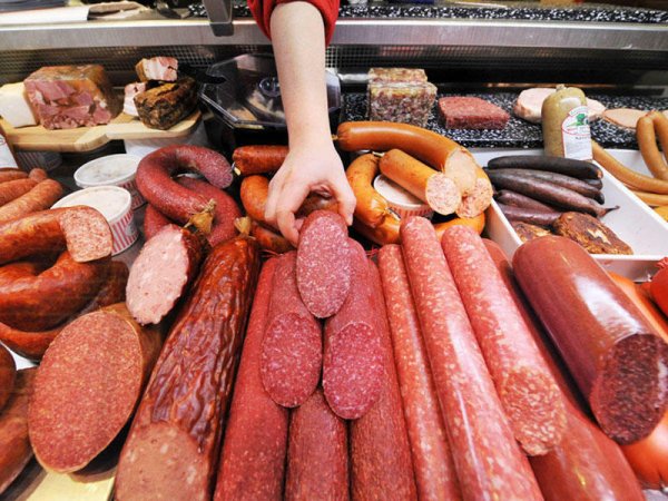 Tez-tez kolbasa yemək xərçəng riskini artırır