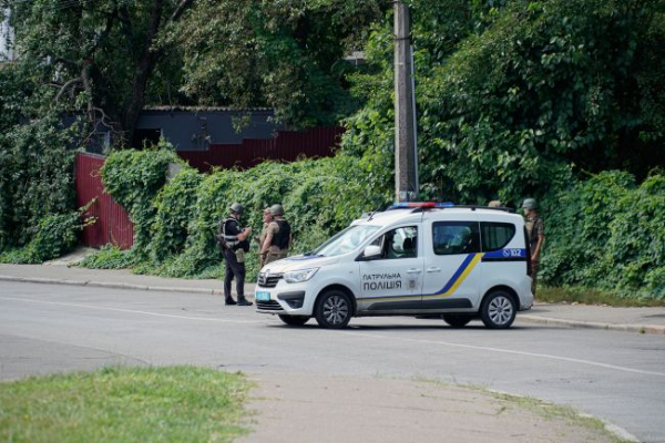 Ukraynada silahlı şəxs polis əməkdaşlarına atəş açıb, iki nəfər yaralanıb