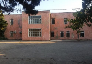 Qazi xəstəxananı yandırmağa çalışdı